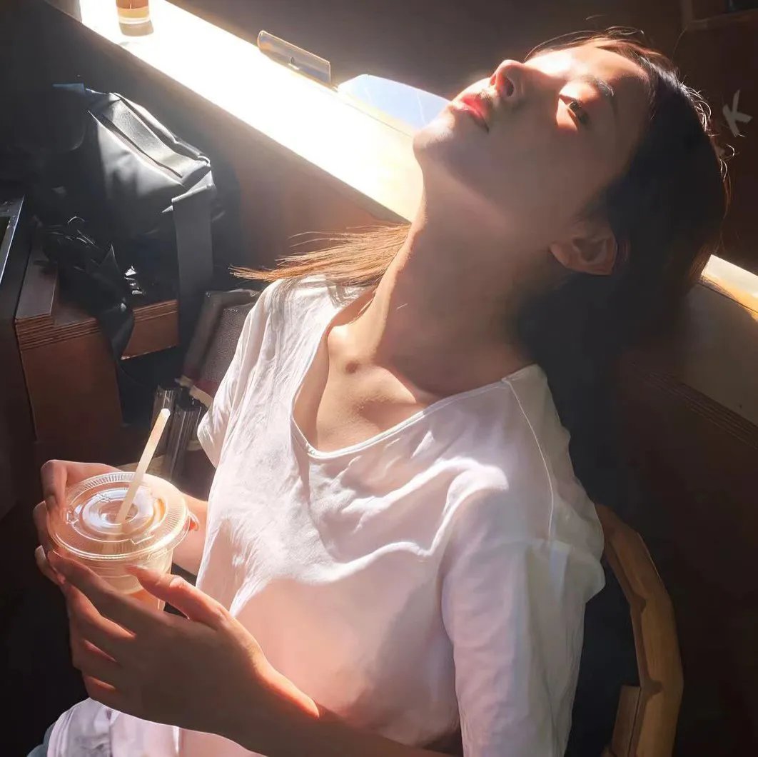 第一次的辣妹海报